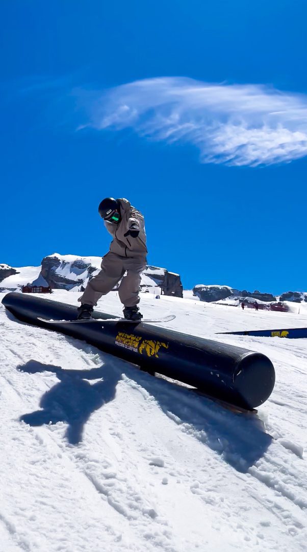 maestro di snowboard per lezioni rail a madonna di campiglio