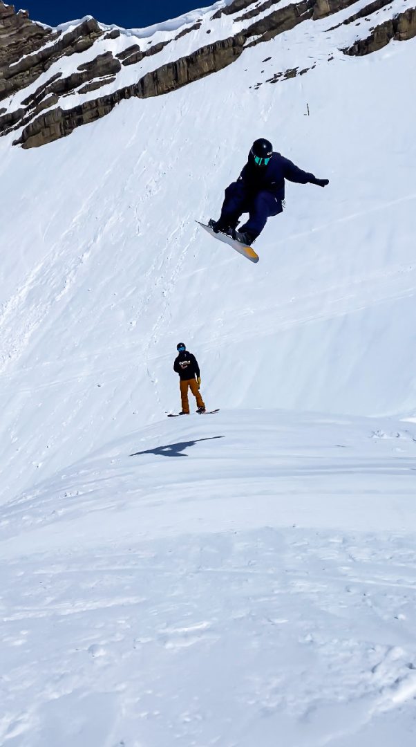 maestro di snowboard per lezionisnow park a madonna di campiglio
